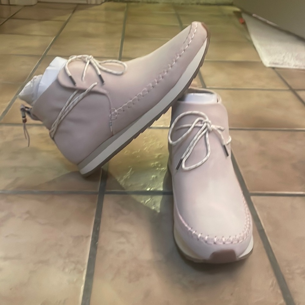 Tom’s Rio Blush Suede Boots